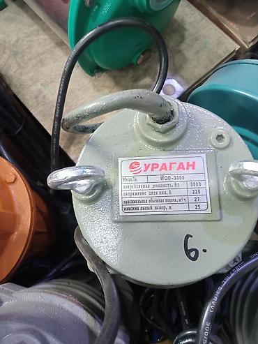 Насосы: Погружной водяной насос с оранжевым корпусом предназначен для — 16