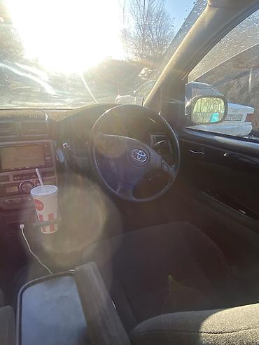 Toyota: Toyota Ipsum: 2002 г., 2.4 л, Автомат, Бензин, Минивэн — 8