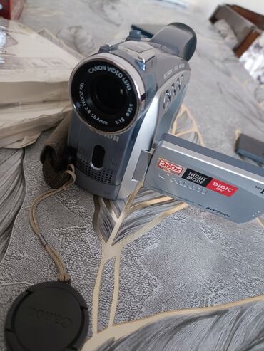 чехол на фотоаппарат canon: Canon markalı rəqəmsal videokamera, Canon Video Lens və 1:1.6