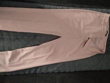 obuca bata: Elegantne ženske pantalone u puder‑roz nijansi. - Kroj: klasičan — 1