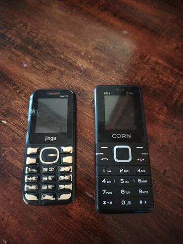 Jinga və Corn brendlərinin mobil telefonları təqdim olunur. Hər iki