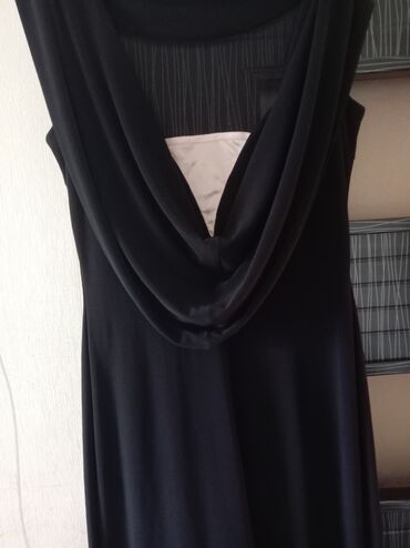 Ziyafət donları: Qara rəngli uzun ziyafət/libas - Model: düz kəsimli, maxi uzunluq -