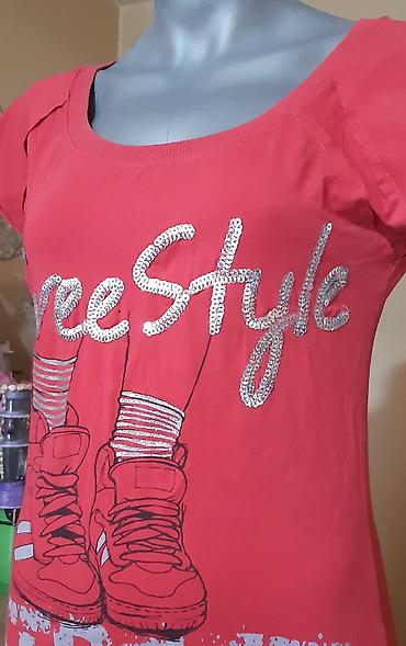 pull and bear majice: Ženska majica/tunika „Freestyle – Street Dance“ u crvenoj boji. - — 2