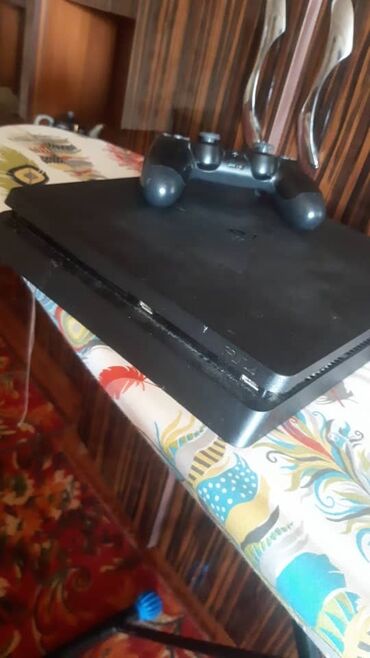 один владелиц: Ps 4 500 гб память пульт один игравом клубе не стоял +watsap