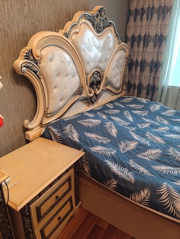 мебель для спальни: Двуспальная кровать, Шкаф, Комод, Трюмо, Малайзия, Б/у