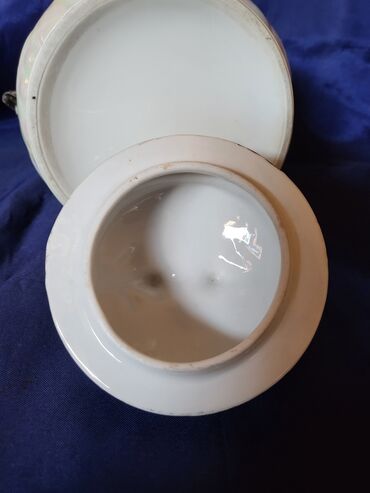 Ostalo posuđe: Bombonijera 1914 do 1918g. porcelan,sedef glazura. Bombonijera je na lalafo.rs — 13 Ostalo posuđe: Bombonijera 1914 do 1918g. porcelan,sedef glazura. Bombonijera je — 13