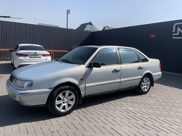 Volkswagen: Volkswagen Passat: 1995 г., 1.8 л, Механика, Бензин, Седан