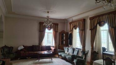 Digər kommersiya daşınmaz əmlakı: Badamdar da Hərbi qospitalın yanında 6 sotun içində olan 2 mərtəbli 5 — 3