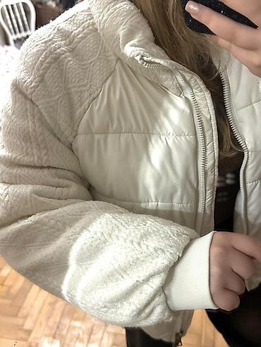 pencek: Ağ rəngli qadın qısa qış gödəkçəsi.
80 manata alinib.Qalin kurtka — 1