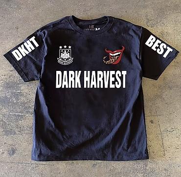 Футболкалар: Черные графические футболки с принтами Вариант 1: DARK HARVEST - — 1