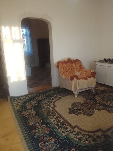 Uzunmüddətli kirayə evlər: KİRAYE EV VERİLİR. Yeni Suraxanida yerləşir. İki otaqli orta təmirli — 3
