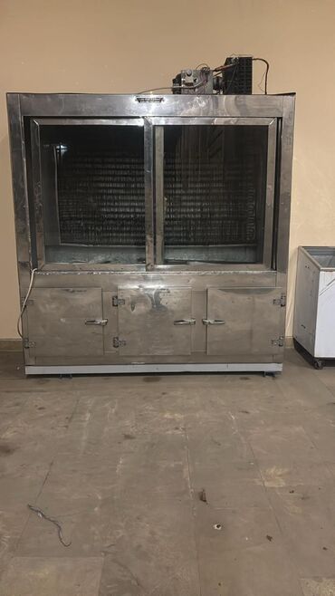 Restoran mebeli: Ət Vitrin soyuducu 1400 Manat Tam işlək vəziyyətdədir. Ünvan Sulutəpə