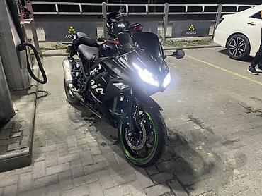 kawasaki ninja: Kawasaki Ninja, черный спортивный мотоцикл с фирменными белыми — 4