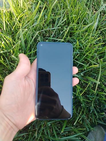 16 pro lalafo: Redmi smartfon, mavi rəngdə. Arxa hissədə “Redmi” loqosu, kvadrat — 1