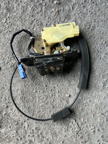 рейлинг фит: Замок багажника Honda 2003 г., Б/у, Оригинал, Япония