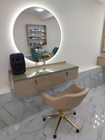salon avadanliqlarinin satisi: Б/у, Стол для стрижки, С зеркалом