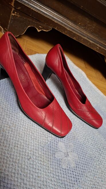 Salonke: Salonke, 38 — 4