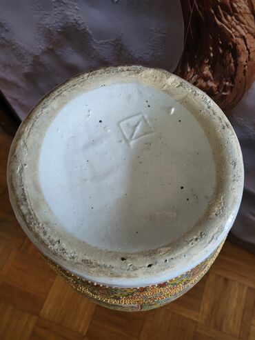 Ostali antikviteti: Velika vaza porcelanska,rucno reljefno oslikana 1950g+. Velika — 13