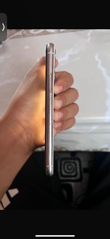 телево: IPhone 11 Pro, Б/у, Серебристый — 3