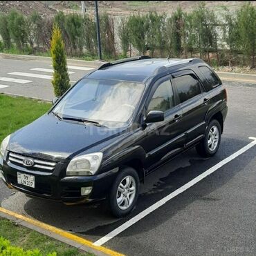 əyləc diskləri: Kia Sportage – qara rəngli kompakt SUV Xarici: - Qara kuzov, 5 qapı -