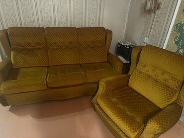 Раскладные диваны: Продаю диван и два кресла