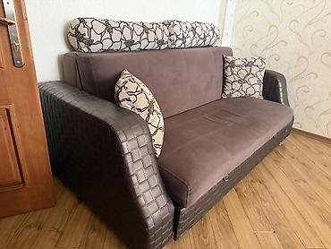 Qonaq otağı üçün rahat transformasiya olunan divan - Rəng: tünd — 2