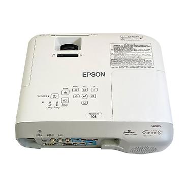 x96 android box: Epson PowerLite 108 proyektor, pərdəsiylə birgə. 2m/2m ölçüsündədir — 1
