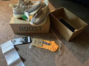 loui vuitton patike: Yeezy Boost 350 V2 Brend: adidas x Kanye West Model: Yeezy Boost 350