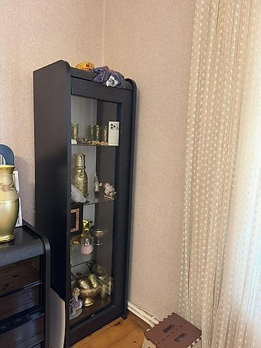desler: Qonaq otağı üçün vitrin mebel dəsti - Rəng: qara, dekorativ kvadrat — 2