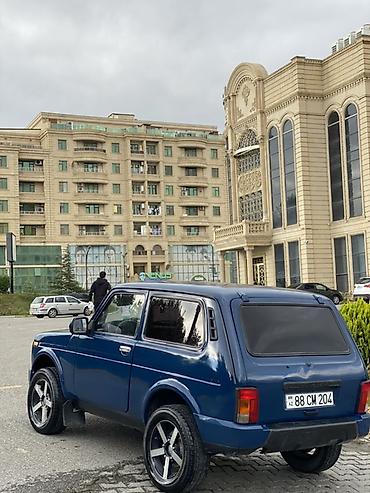 nolyedi masin: LADA Niva (VAZ 2121) 3 qapı, mavi rəngli SUV Əsas xüsusiyyətlər: - — 4