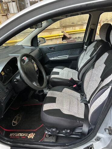 Hyundai: Hyundai Getz, gümüşü rəng Texniki xüsusiyyətlər: - Yanacaq növü — 7