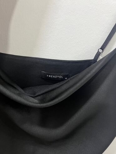 Ziyafət donları: M razmer iki qara və yashildon birlikdə satılır 15 AZN — 12