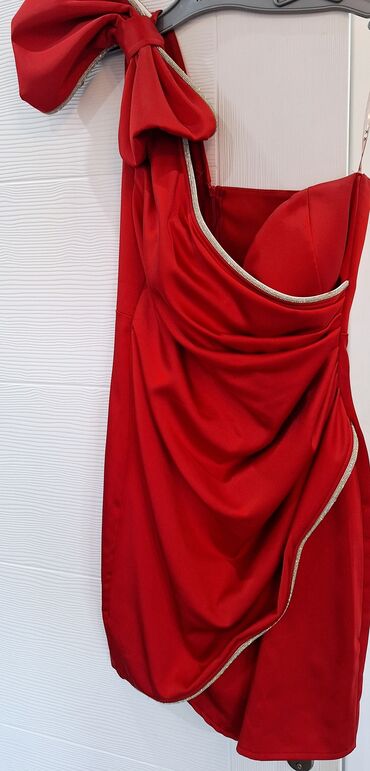haljina je: L (EU 40), bоја - Crvena, Večernji, maturski, Drugi tip rukava