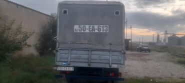 Yük maşınları: Yükdaşıma üçün tentli yüngül yük avtomobili - Korpus: ağ kabin, boz — 3