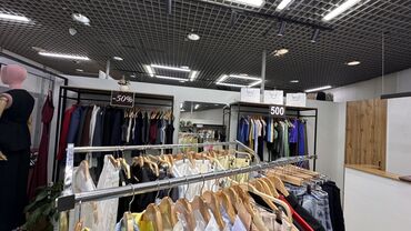 сдаю магазин или продаю: Продаем действующий магазин,хорошая локация -Red Centre хорошая