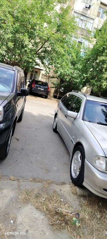 авто на прокат без залога: Maşının heç bir problemi yoxdu mexanikası Mator 180 karofka Mator