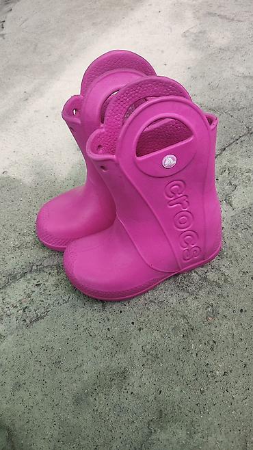 Детская обувь: Детские резиновые сапоги Crocs Handle It Rain Boot, цвет ярко‑розовый — 1