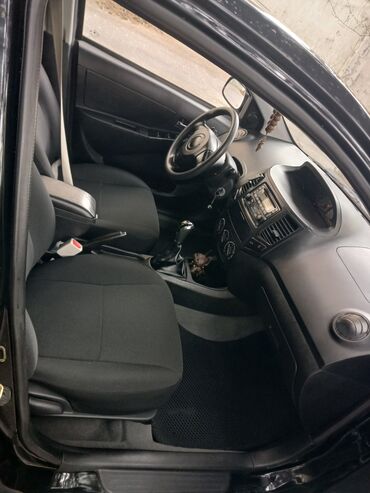 Geely: Geely MK sedan – 1.5 GT Xüsusiyyətlər: - Kuzov: 4 qapılı sedan, qara — 6