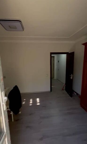 Digər kommersiya daşınmaz əmlakı: Obyekt icarəyə verilir. 1-ci mərtəbə 30 kvm, zirzəmi 25 kvm və 30 kvm — 3