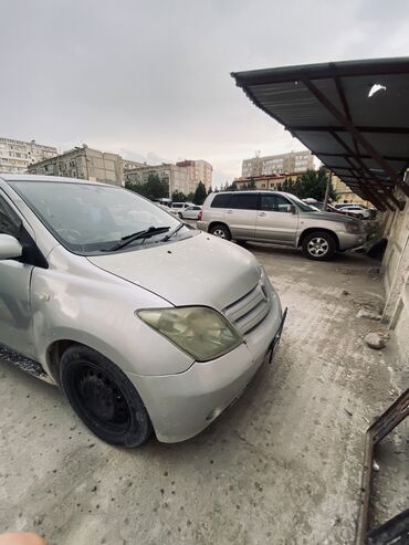 tayota runx: Toyota ist: 2003 г., 1.5 л, Автомат, Бензин, Седан