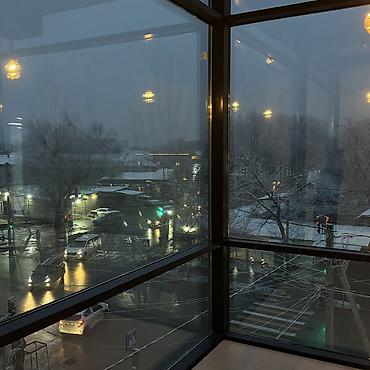 Аренда офисов: Аренда офисов, 178 м², В торговом центре, С видом на горы, С оборудованием, С отдельной кухней — 15