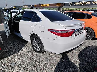 chevrolet camaro: Toyota Camry: 2017 г., Автомат, Бензин, Седан — 2