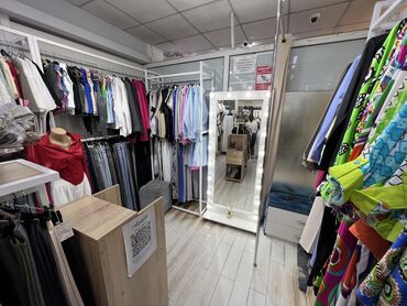 Стеллажи: Стеллажи для бутика одежды Кронштейны для бутика одежды Торговое at lalafo.kg — 15 Стеллажи: Стеллажи для бутика одежды Кронштейны для бутика одежды Торговое — 15