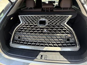 губа к5: Решетка радиатора для Lexus RX450H, 2021 года, есть незначительные — 1