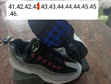 Patike: A klasa TN i Nike 95
Brojevi na slikama 
4500 din — 22