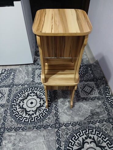 Табуретки: Табуретка, Б/у, Дерево, Не раскладной at lalafo.kg Табуретки: Табуретка, Б/у, Дерево, Не раскладной