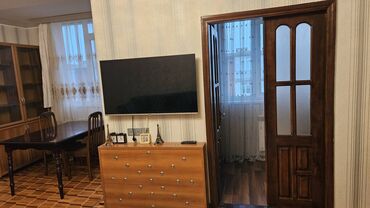 Uzunmüddətli kirayə mənzillər: Neftçilər metrosu yaxınlığında,229 nömrəli məktəbin yanında,5 — 11