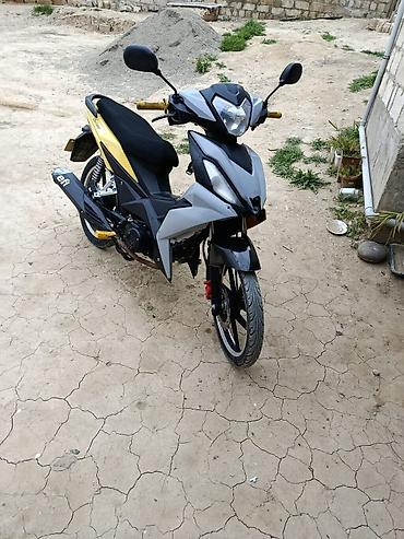 Mopedlər,skuterlər: Moped/motosiklet – sport üslublu şəhər qəzaeti Xüsusiyyətlər: - Kuzov — 3