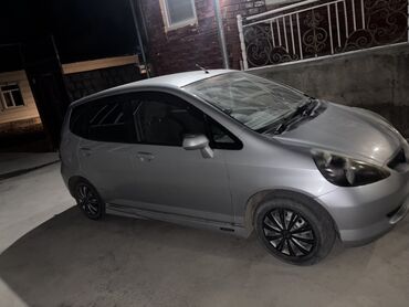 куплю набор ключей для авто: Honda Fit (хэтчбек, 5 дверей), серебристый цвет кузова. Основные