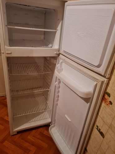 zil satilir: Б/у Холодильник Indesit, Двухкамерный, цвет - Белый